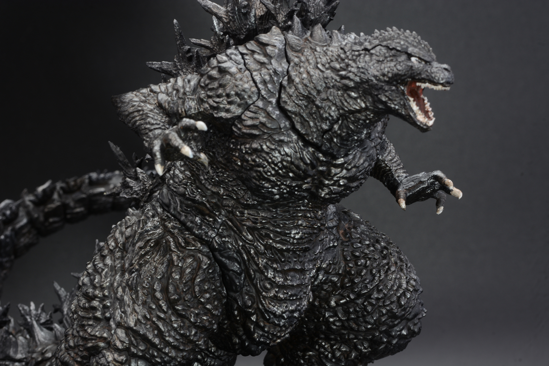 暴力的な力強さを感じさせる姿だ