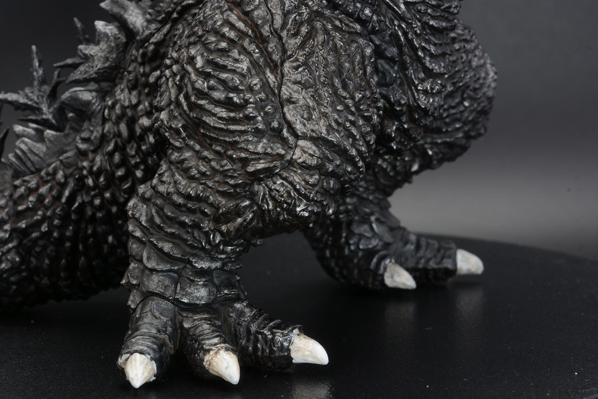 体表のディテール、土汚れ、簡単塗装で迫力のディテールだ