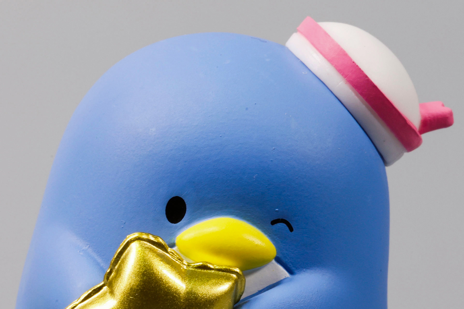 ウインクしている表情がかわいらしい