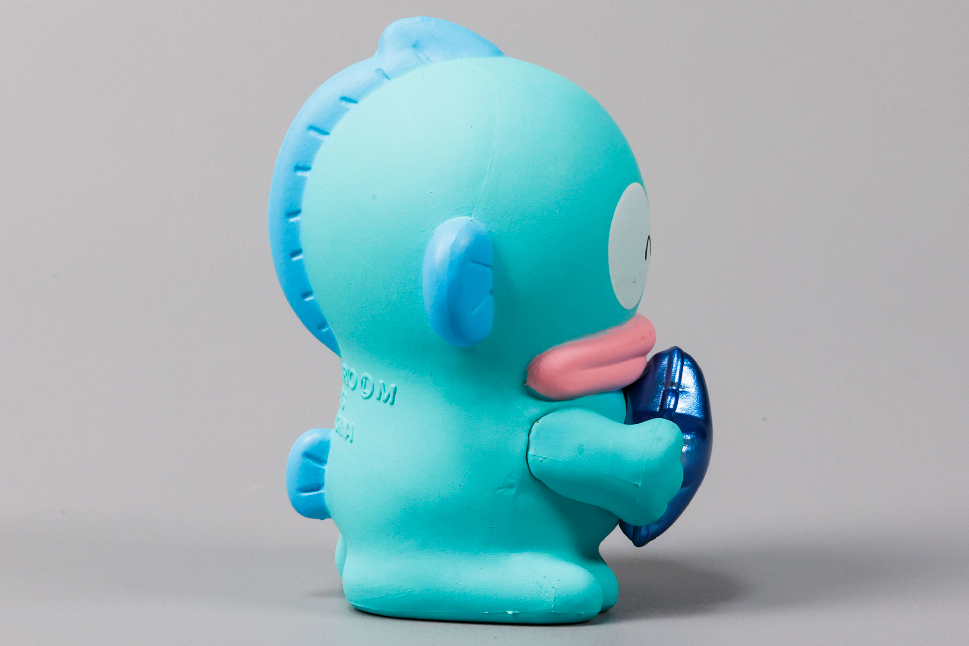 今回登場するキャラクターの中では、唯一立ちポーズになっている