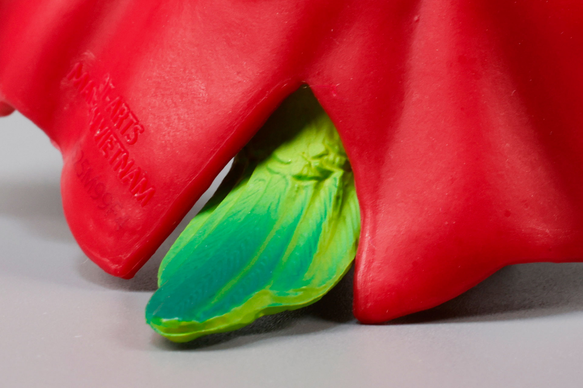 しっぽがちょこんと飛び出している