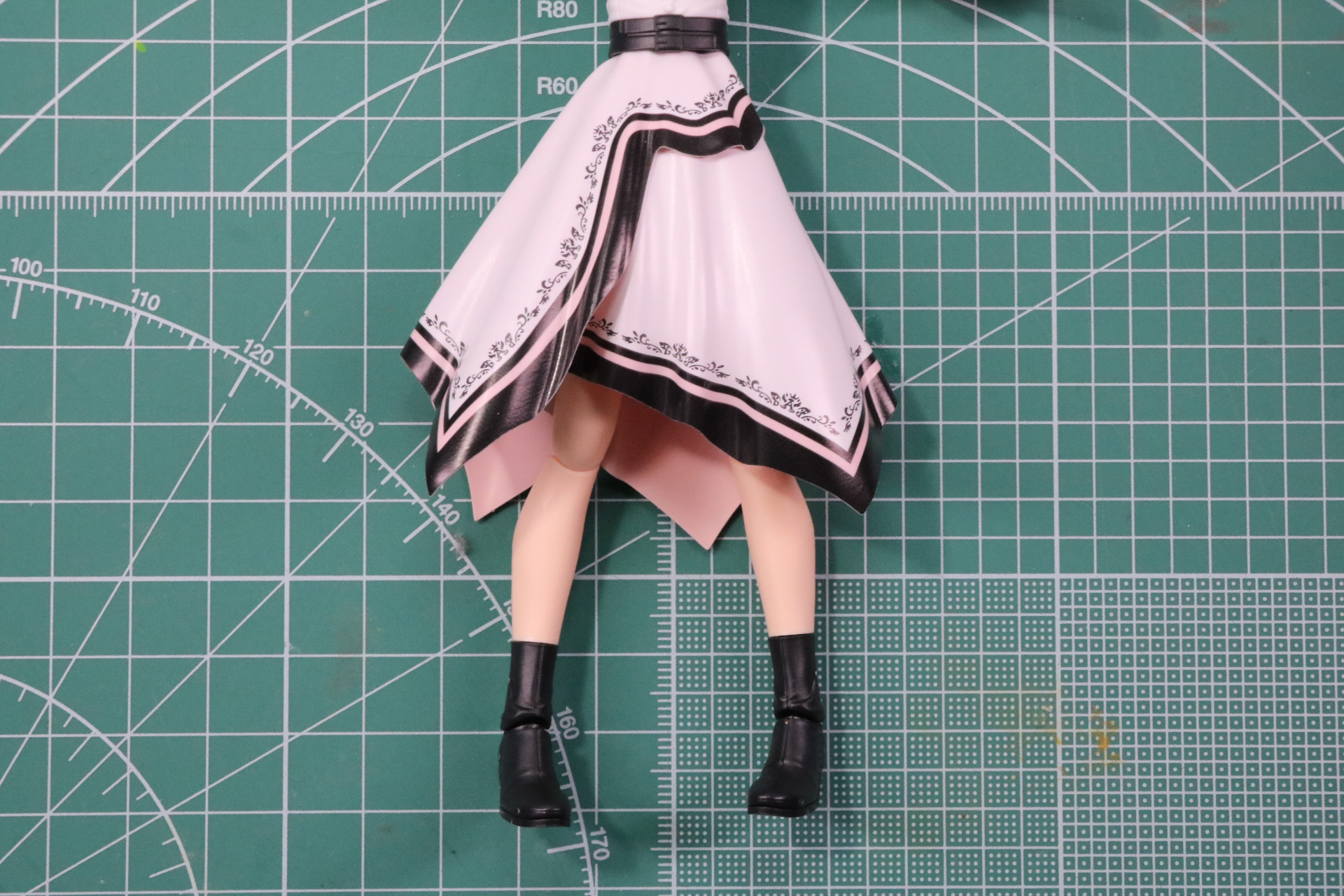 腰回り、脚部の組み立て