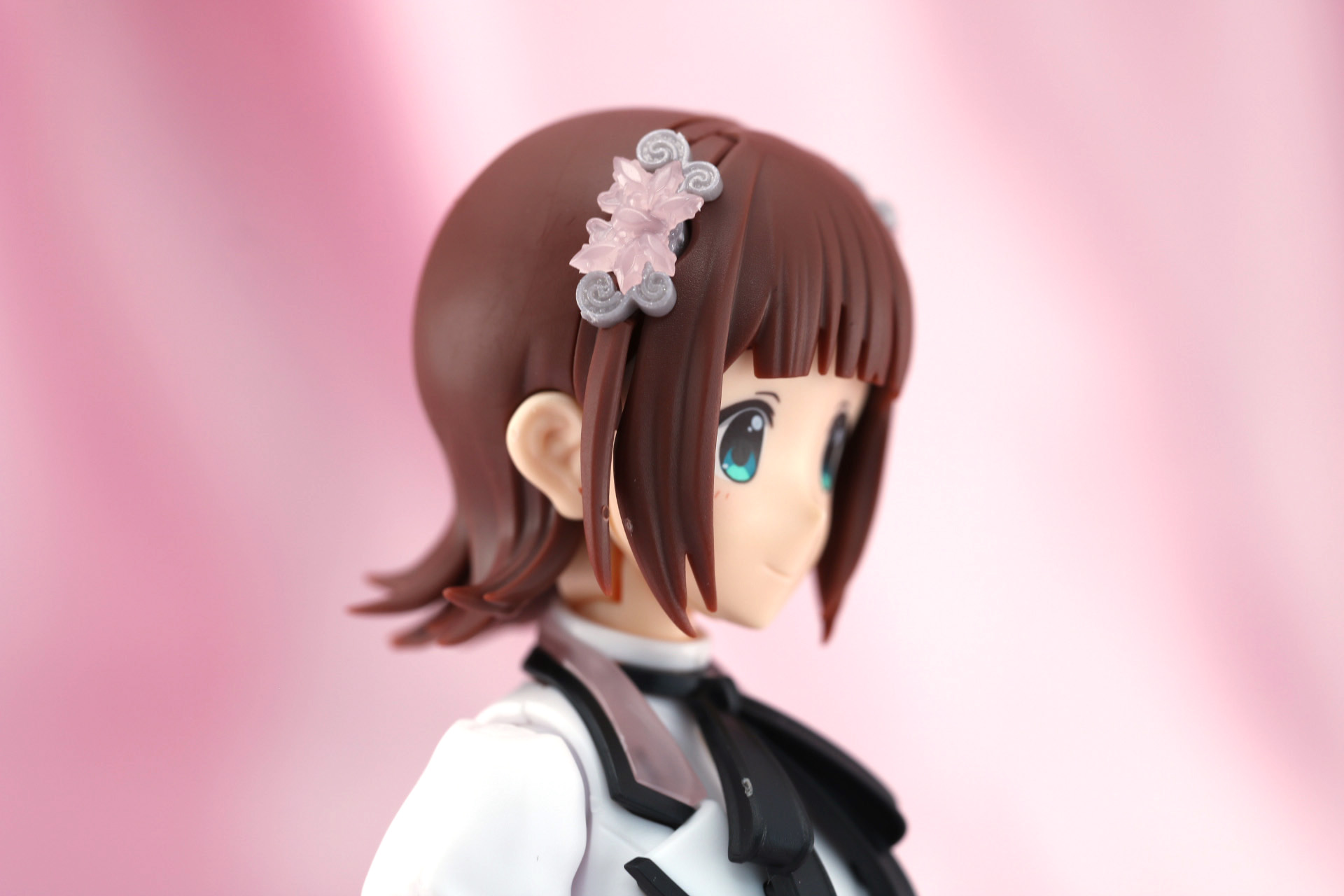 「ＹＯＵ ＡＮＤ アイ！」の髪飾りも細かい造形にクリアパーツでアニバーサリー的な華やかさを演出