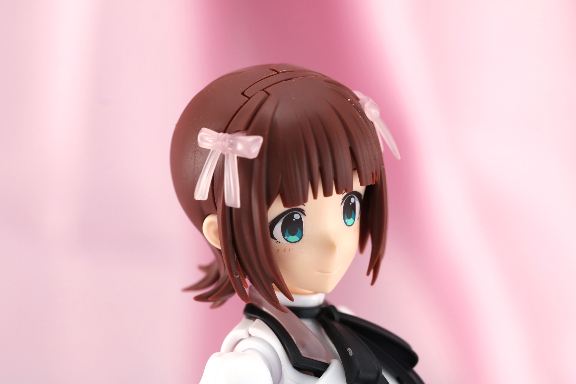 「天海春香」といえば頭のリボン。ちょうちょ結びのデザインもクリアパーツで表現されている