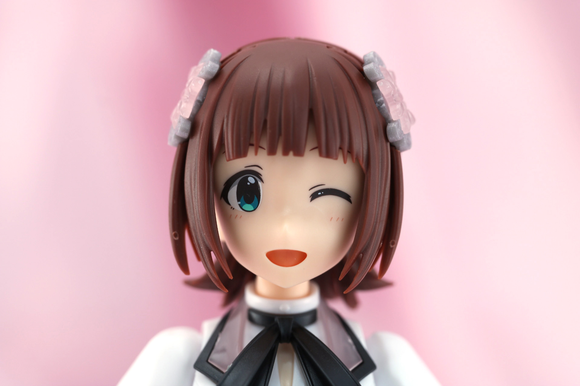 元気いっぱいのアイドルらしい笑顔