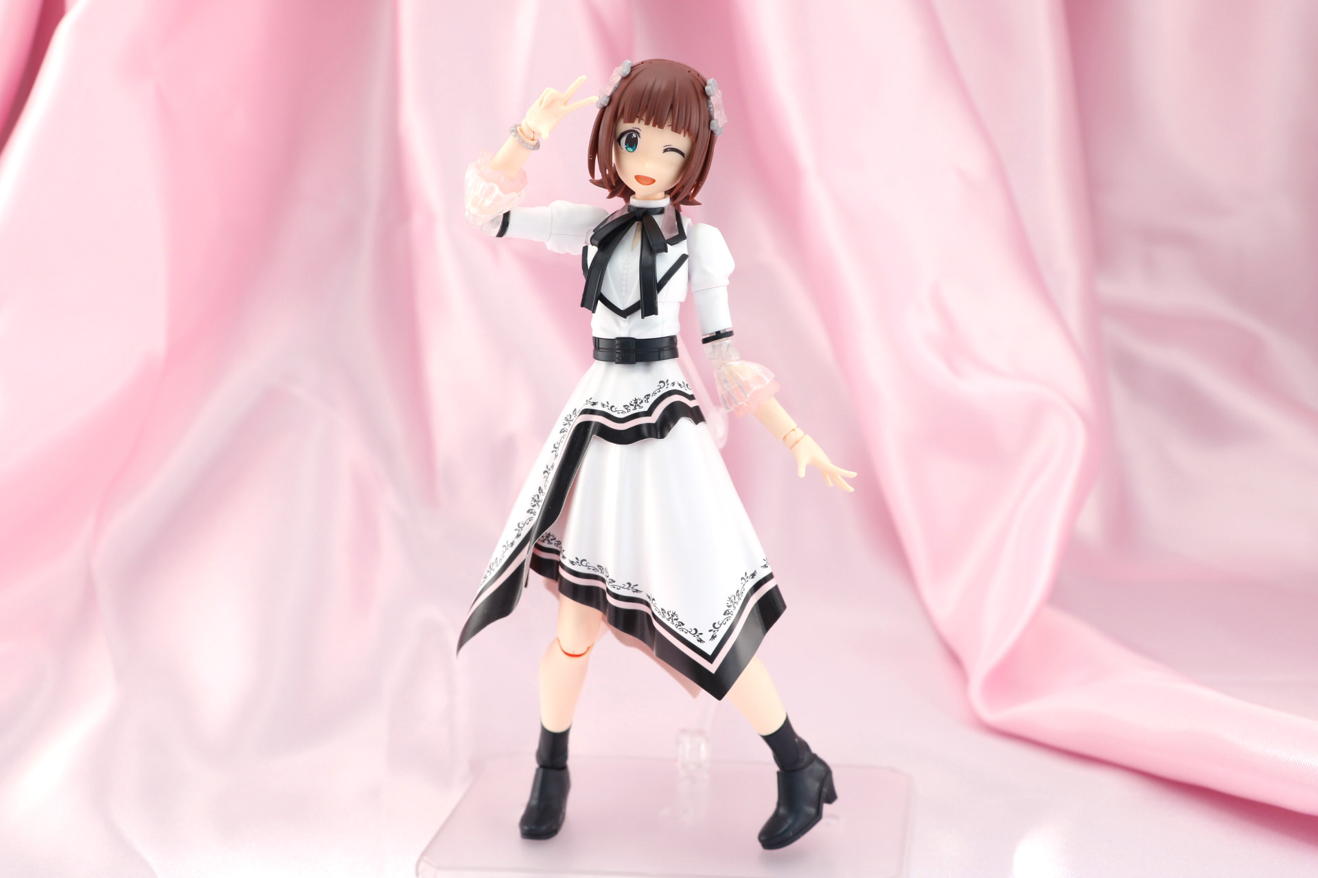 豊富な手首パーツでポーズの表現力も多彩