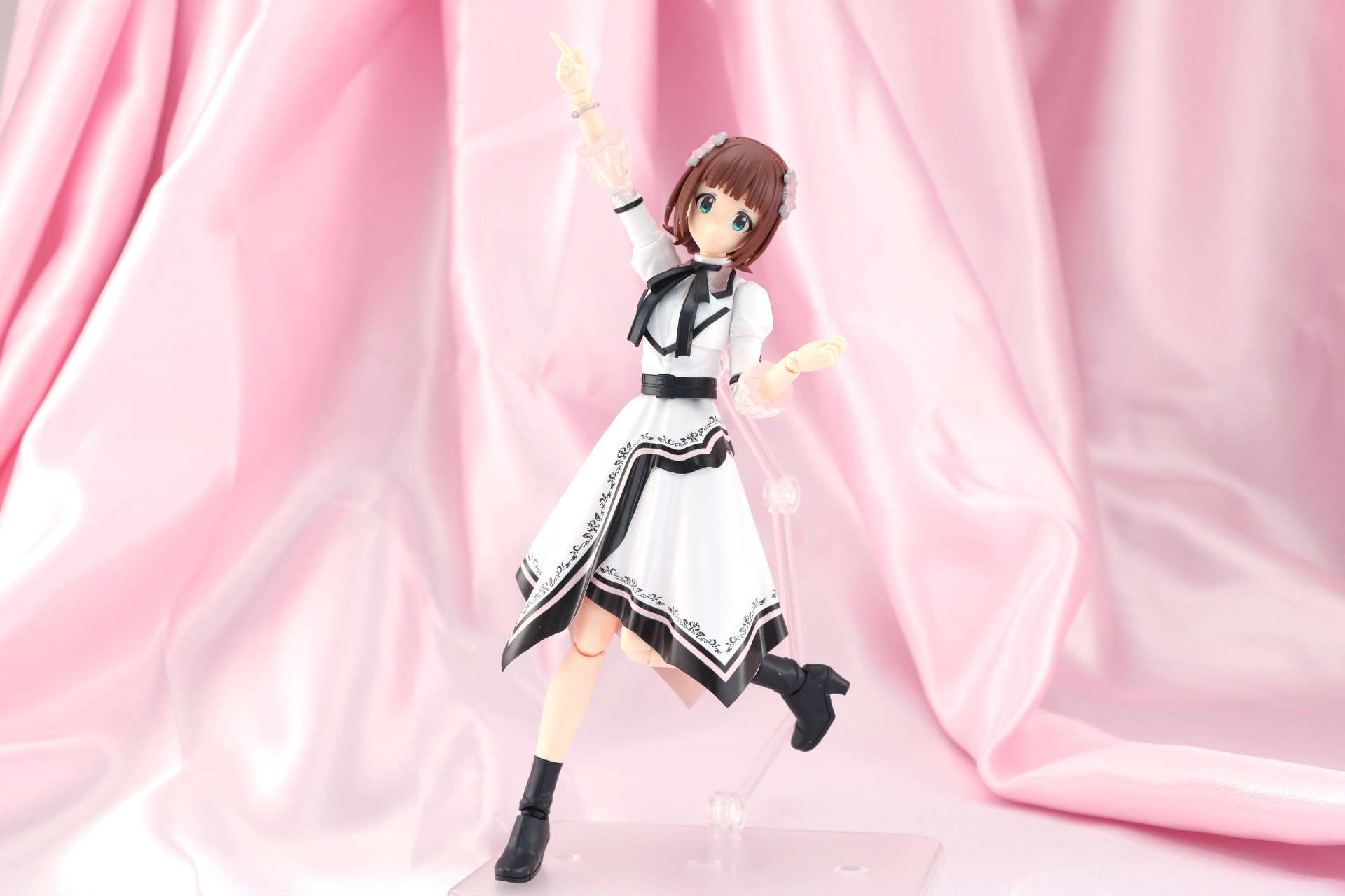 脚を上げたアグレッシブな動きもできる