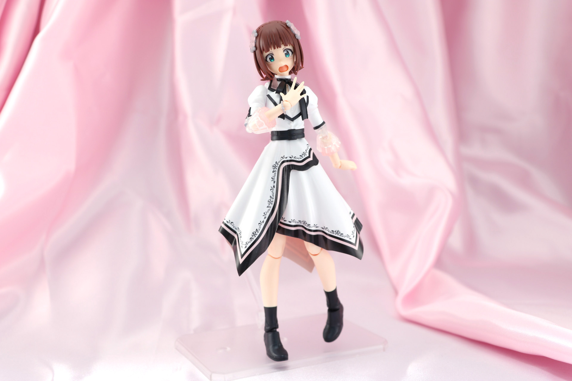 びっくりして思わず口を開いて驚く