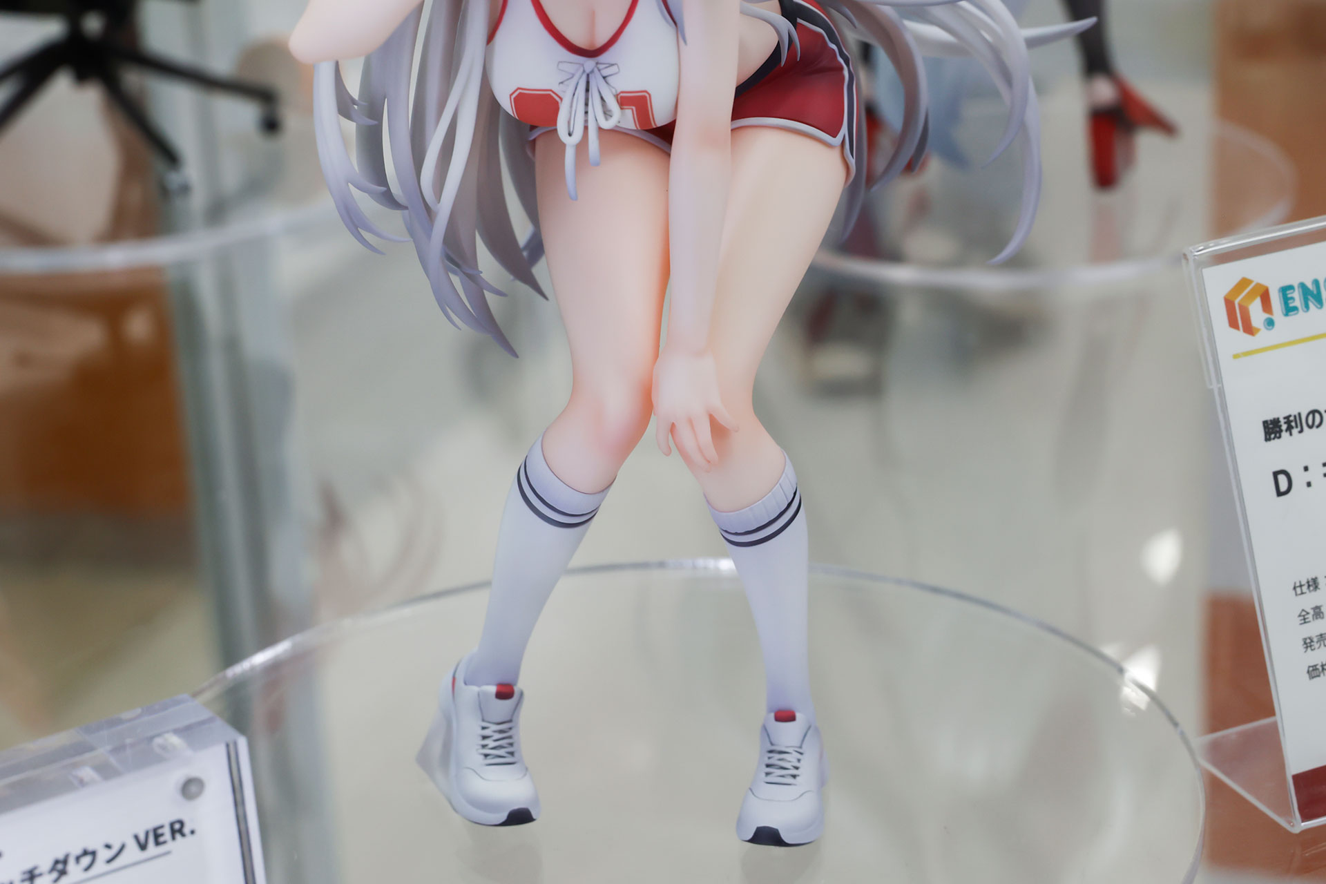 内股気味のポーズだ