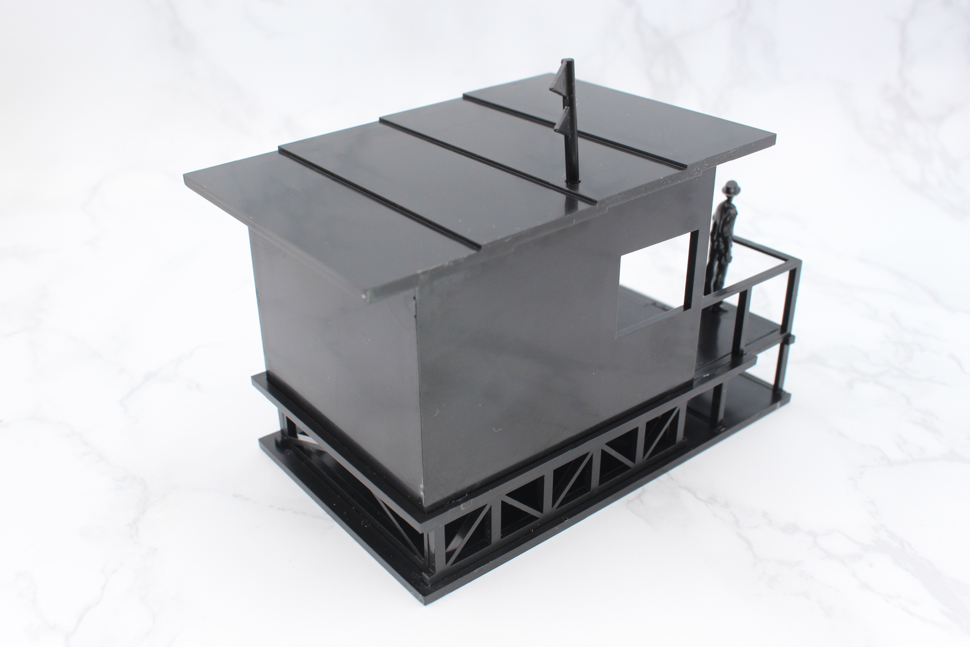 当然ながら壁側には何もない