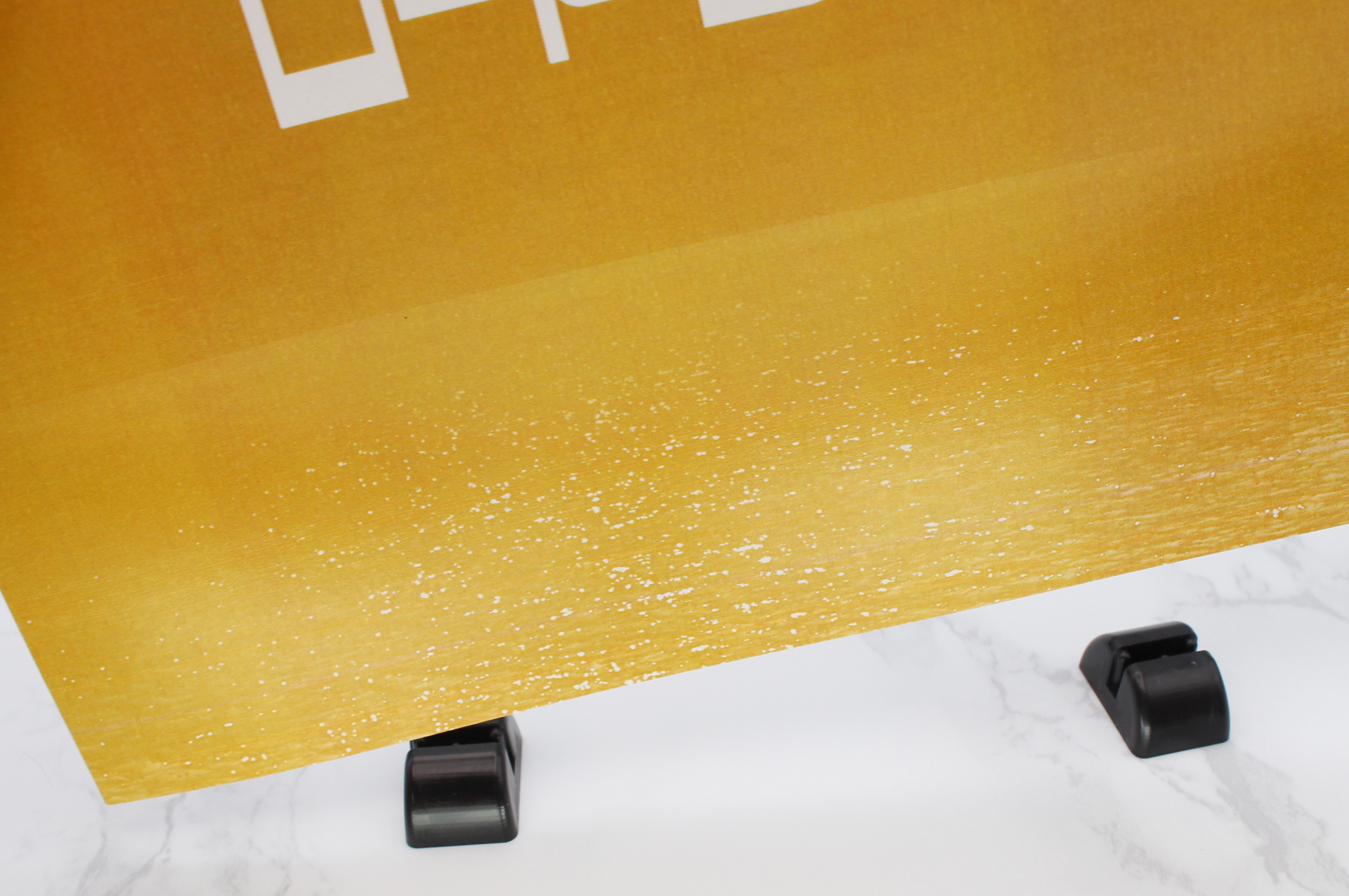 背景紙を台座に差し込む。接着はしなくてOK