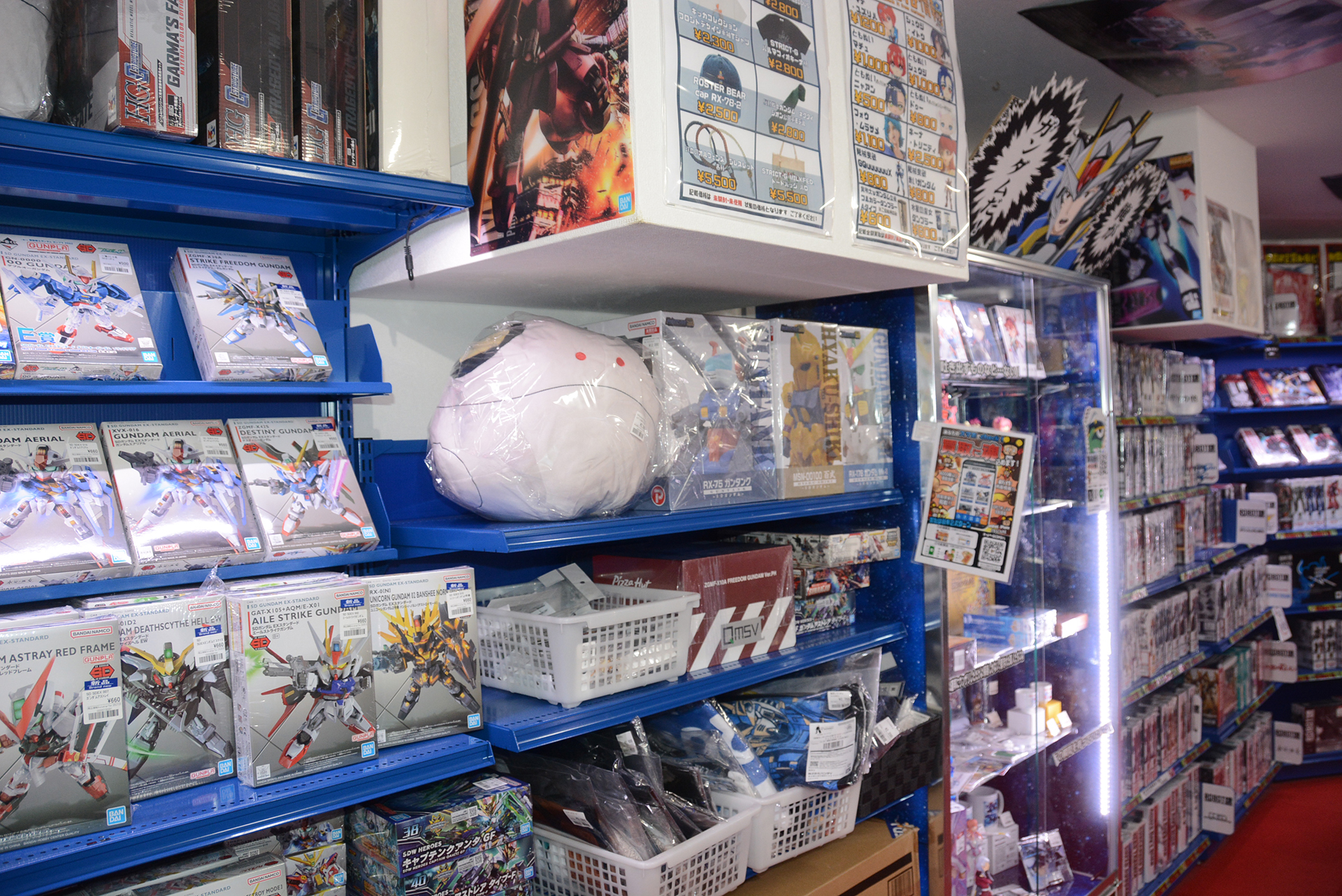 グッズ、プライズ系も幅広く扱っている