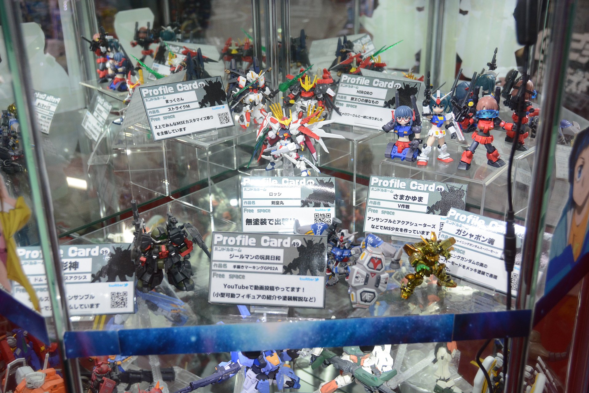 ユーザーやスタッフの作例も。プロフィールを提示し、交流の場のにもなっている