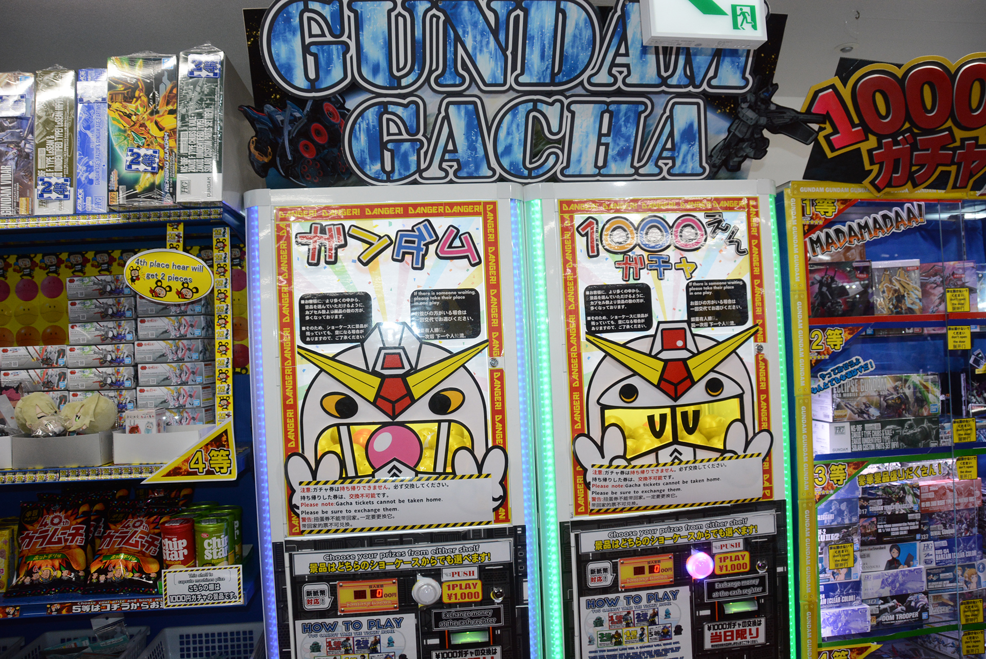 ガンプラやフィギュアなどが当たる1,000円ガチャも人気だ