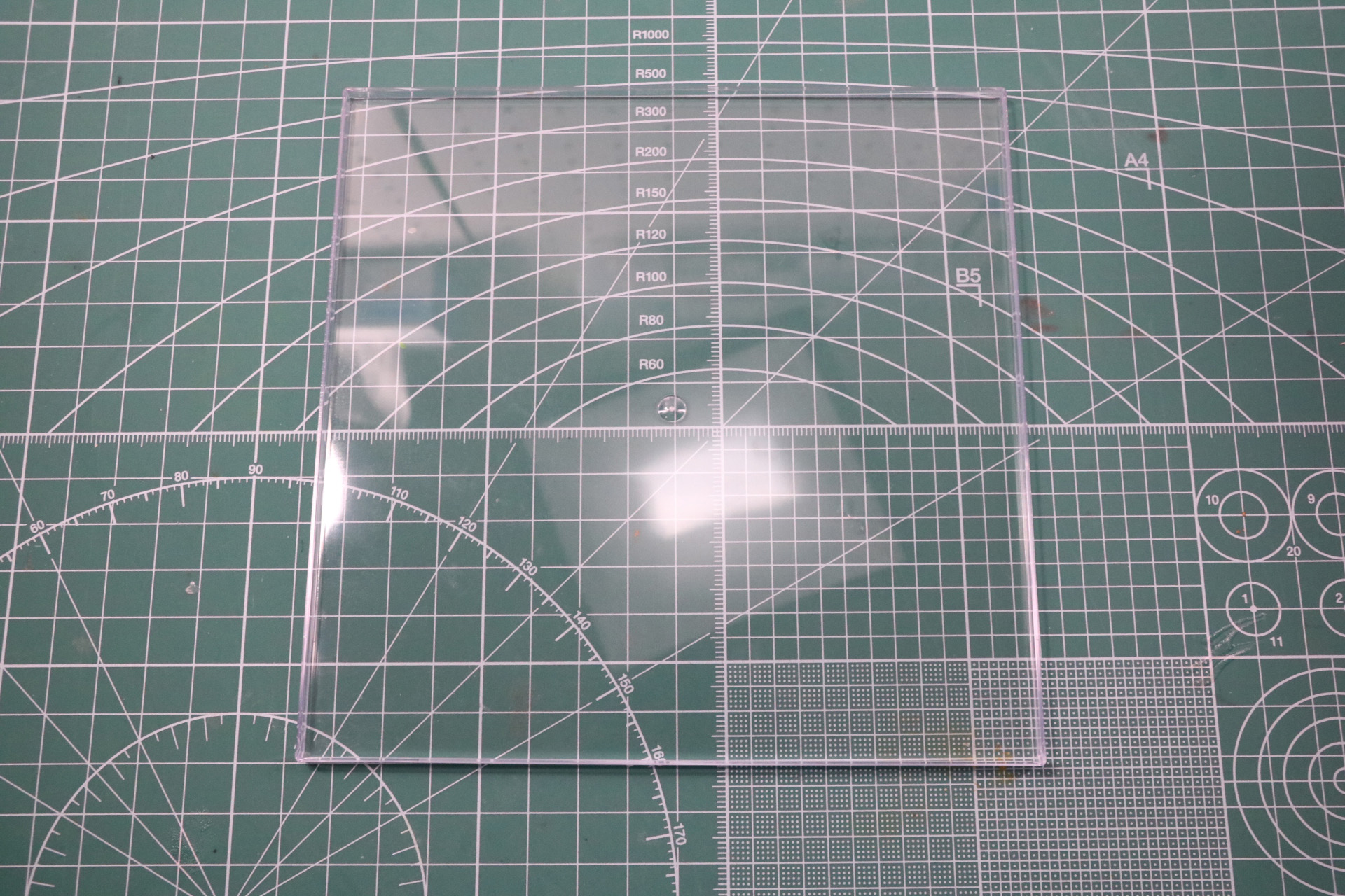 天面の内側に「ミラー風シート」を張り付ける