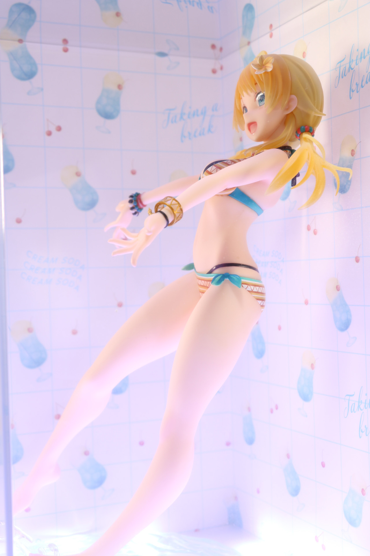 暗がりの中だと少し足元だけ照らされる形となる