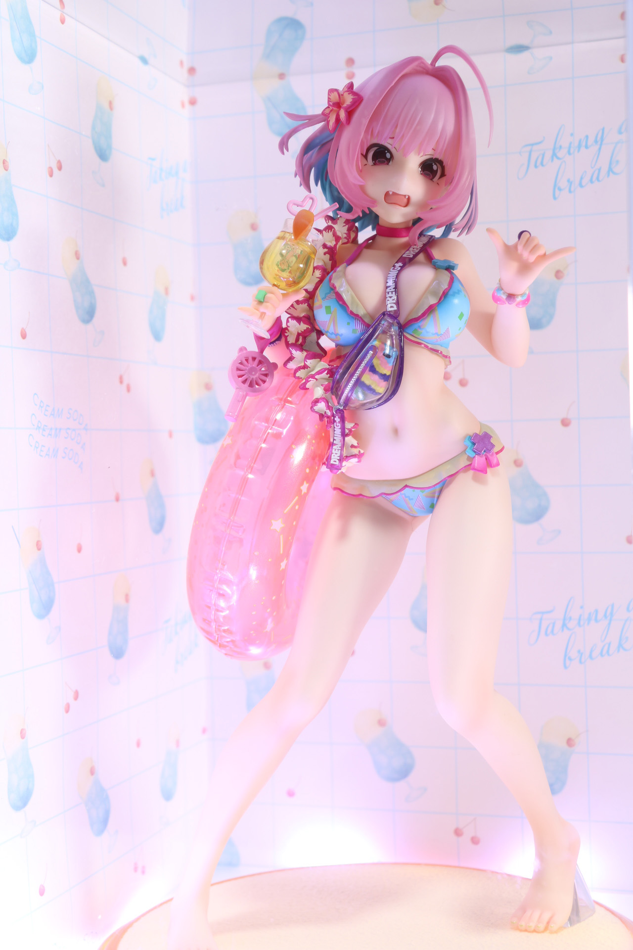 暗い場所でのライトアップは顔まで光が届いていない