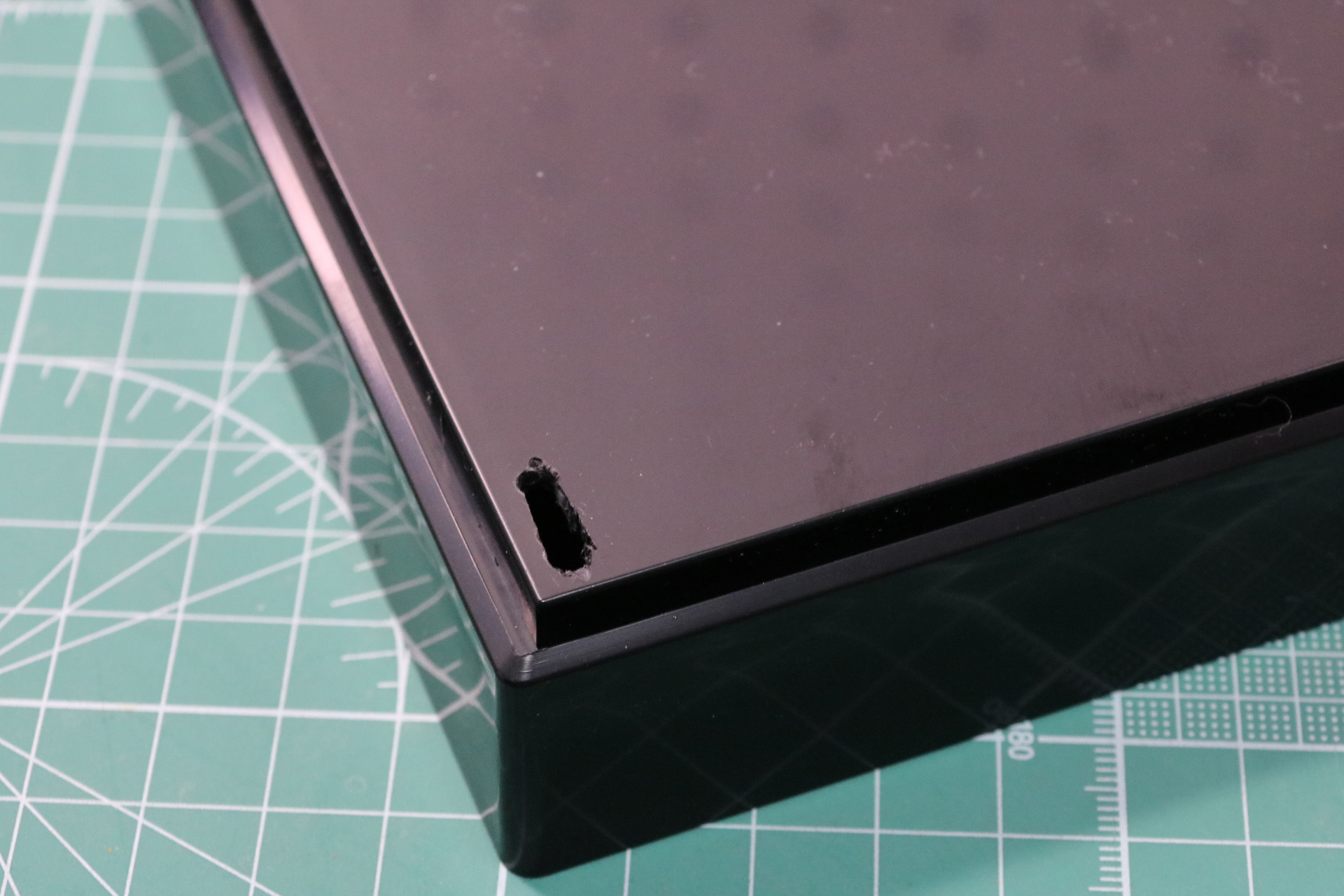 LEDテープライトを通せる大きさに広げる