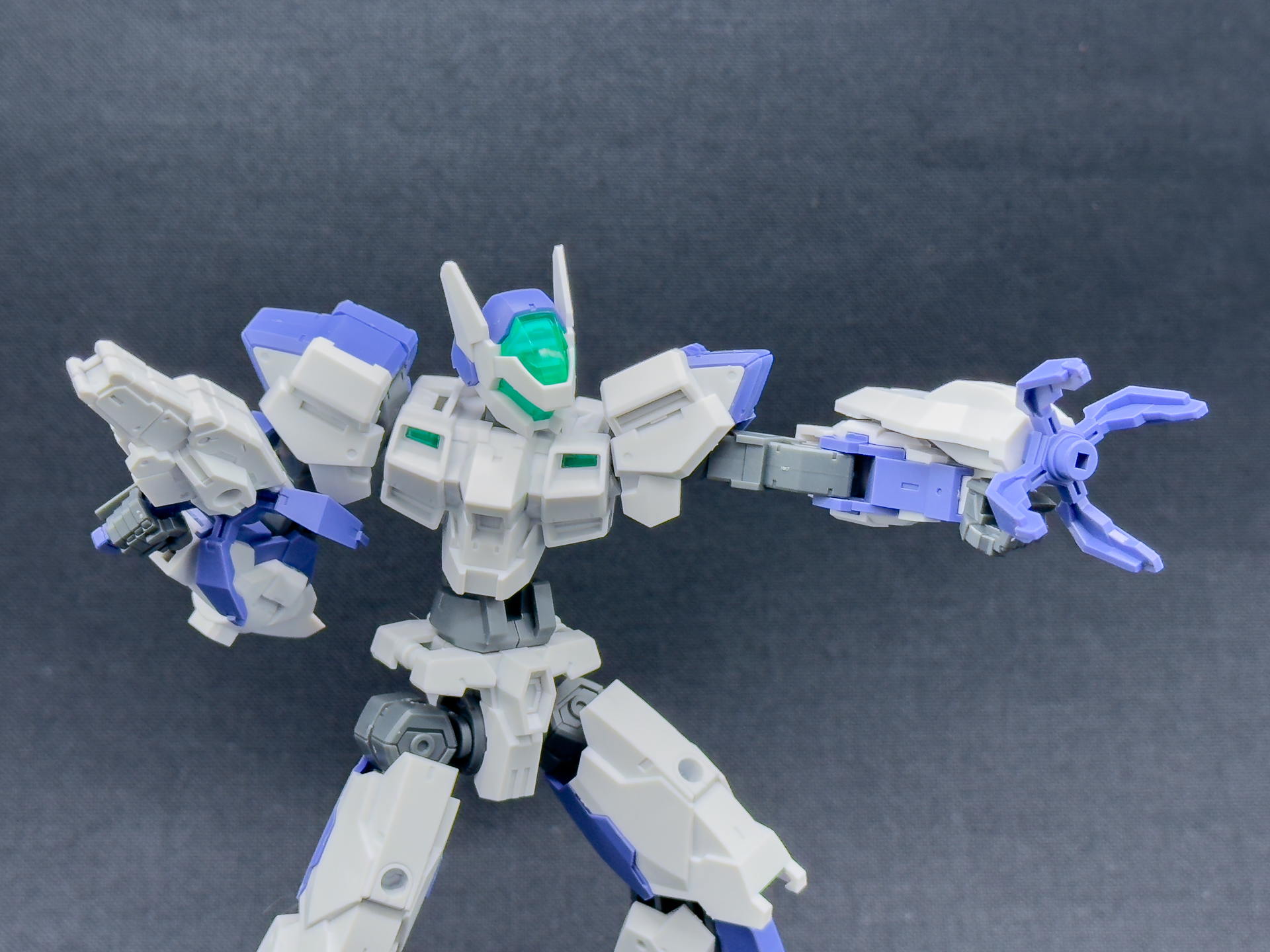 支援メカ「ロイロイ」が手持ち武器に変形。