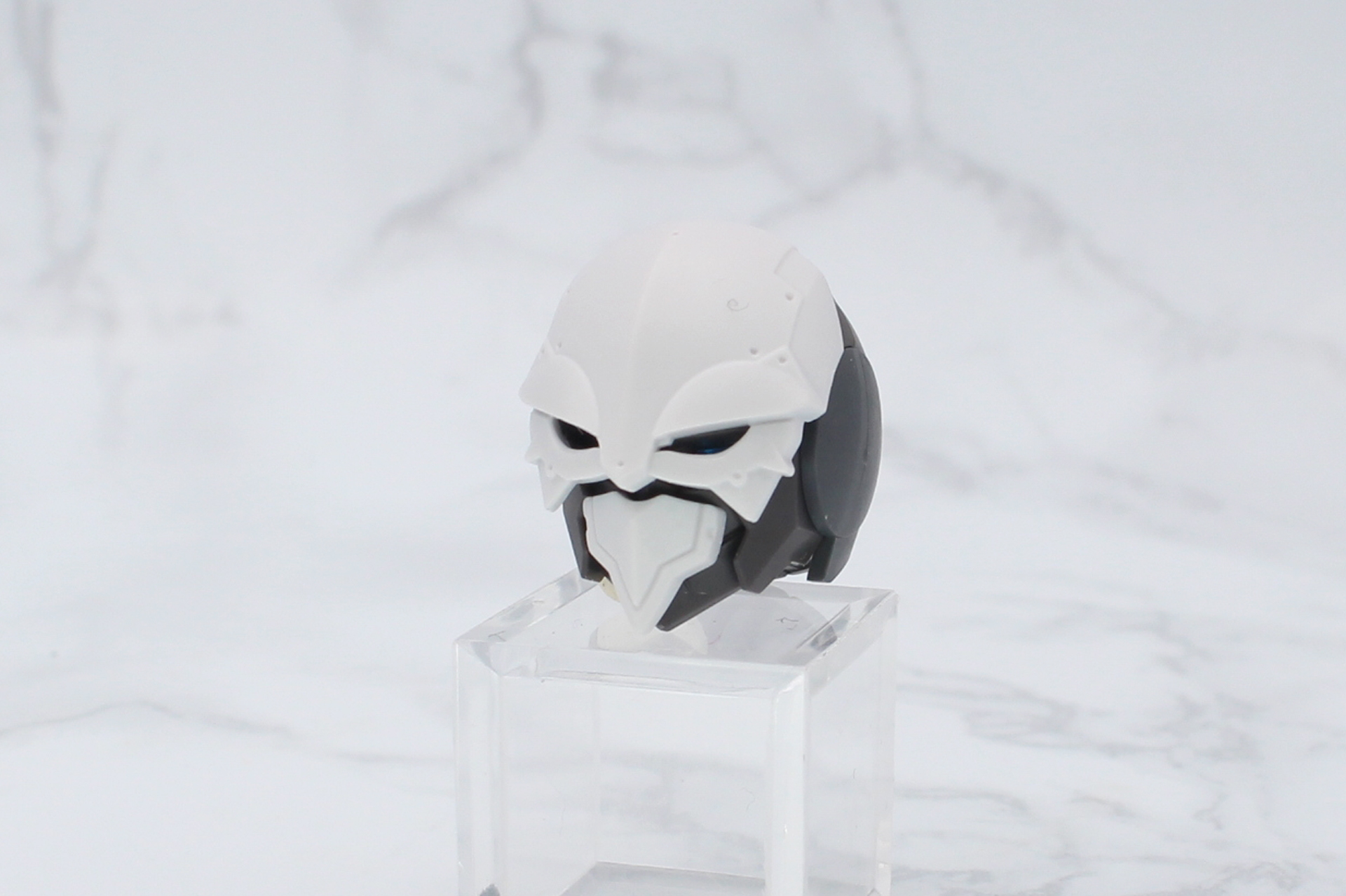 頭部にマスクを取り付ける