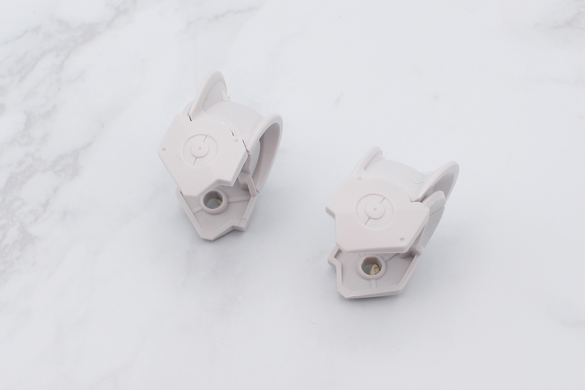 肩アーマーを組み立てる