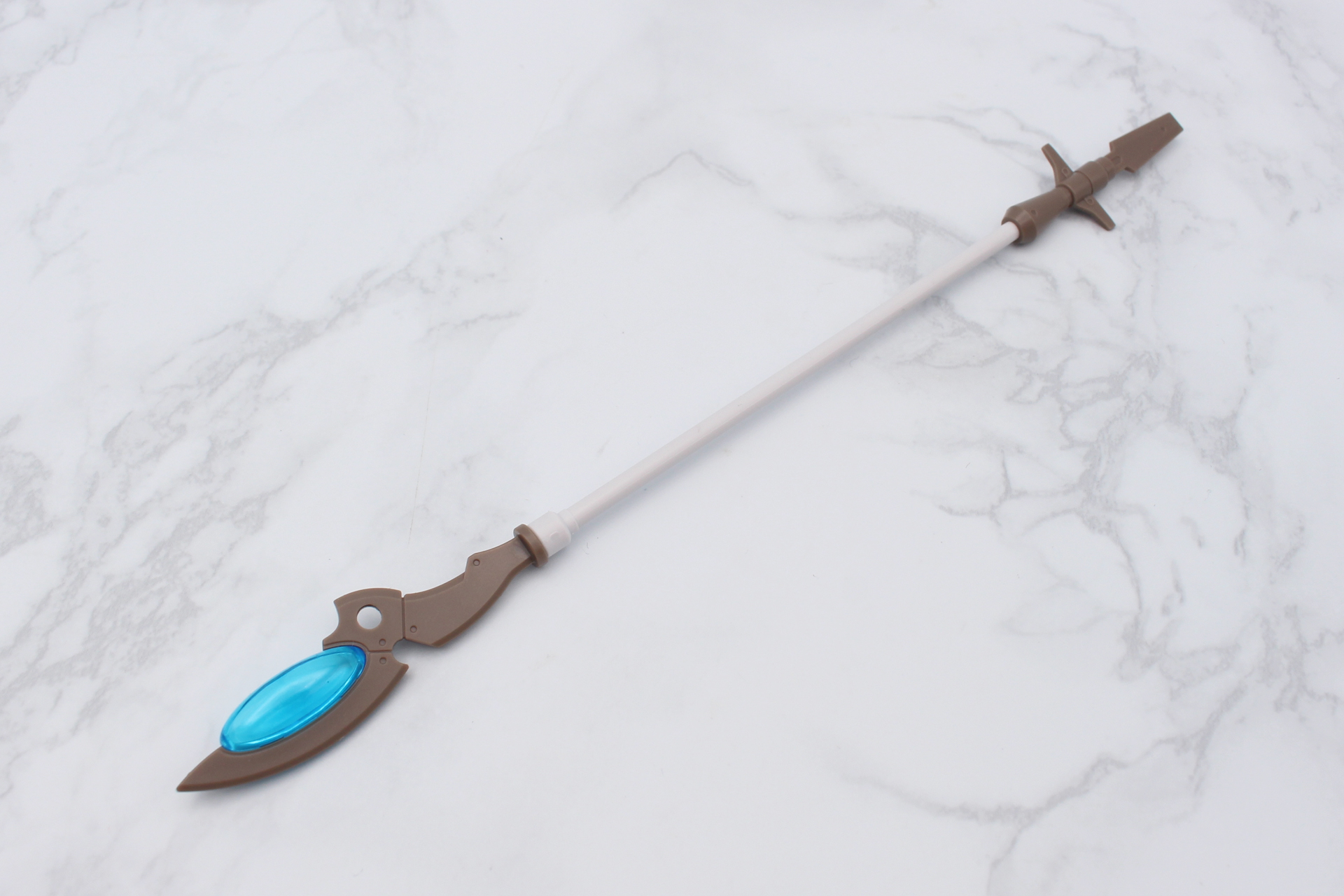 魔杖の組み立て。クリアパーツは極小のダボにより先端部分にしっかりと固定される