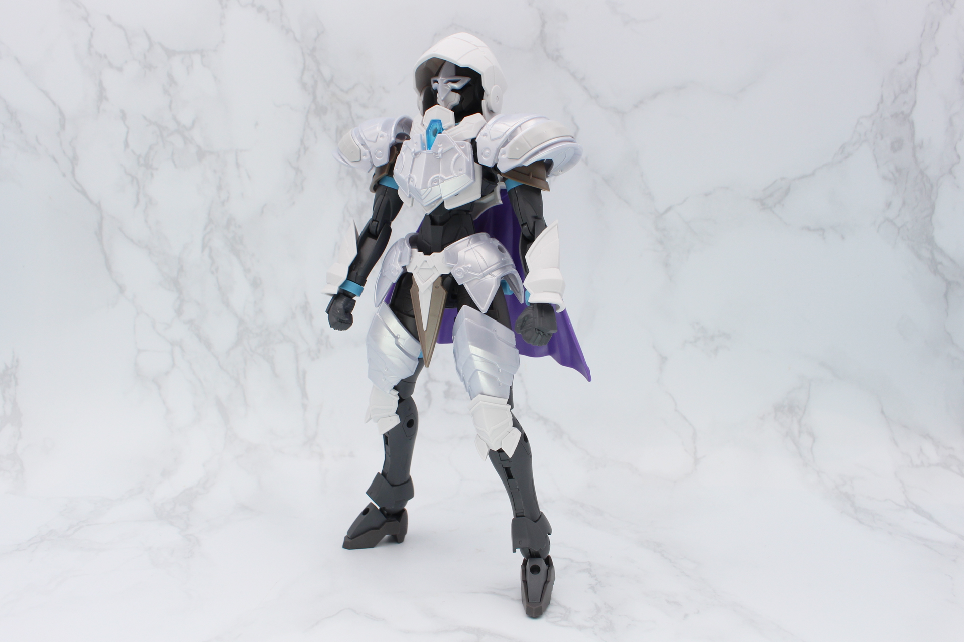 肩と腰のアーマーを被せてリーベルエンチャンターが完成