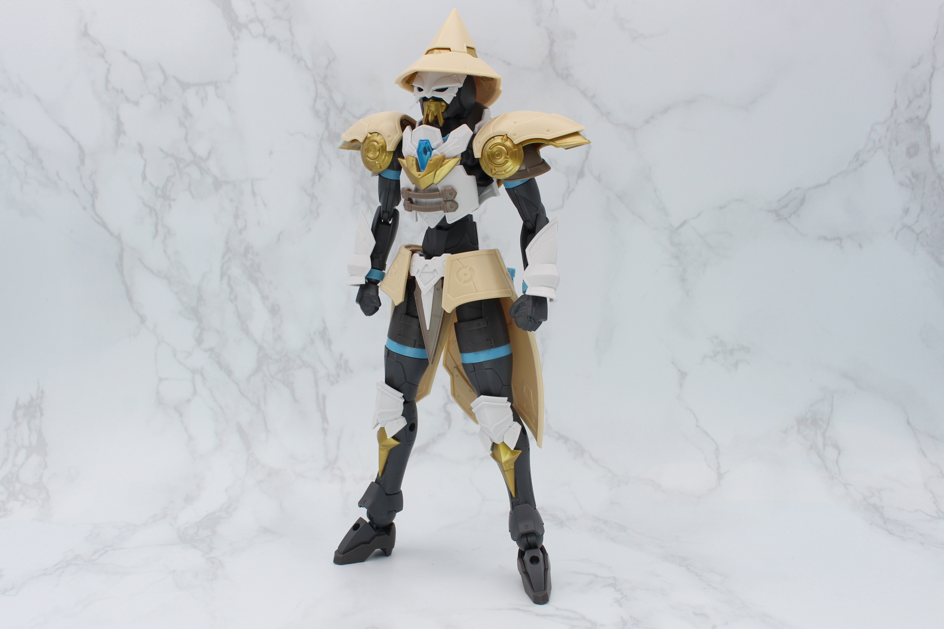 肩と腰のアーマーを被せてリーベルソーサラーの完成