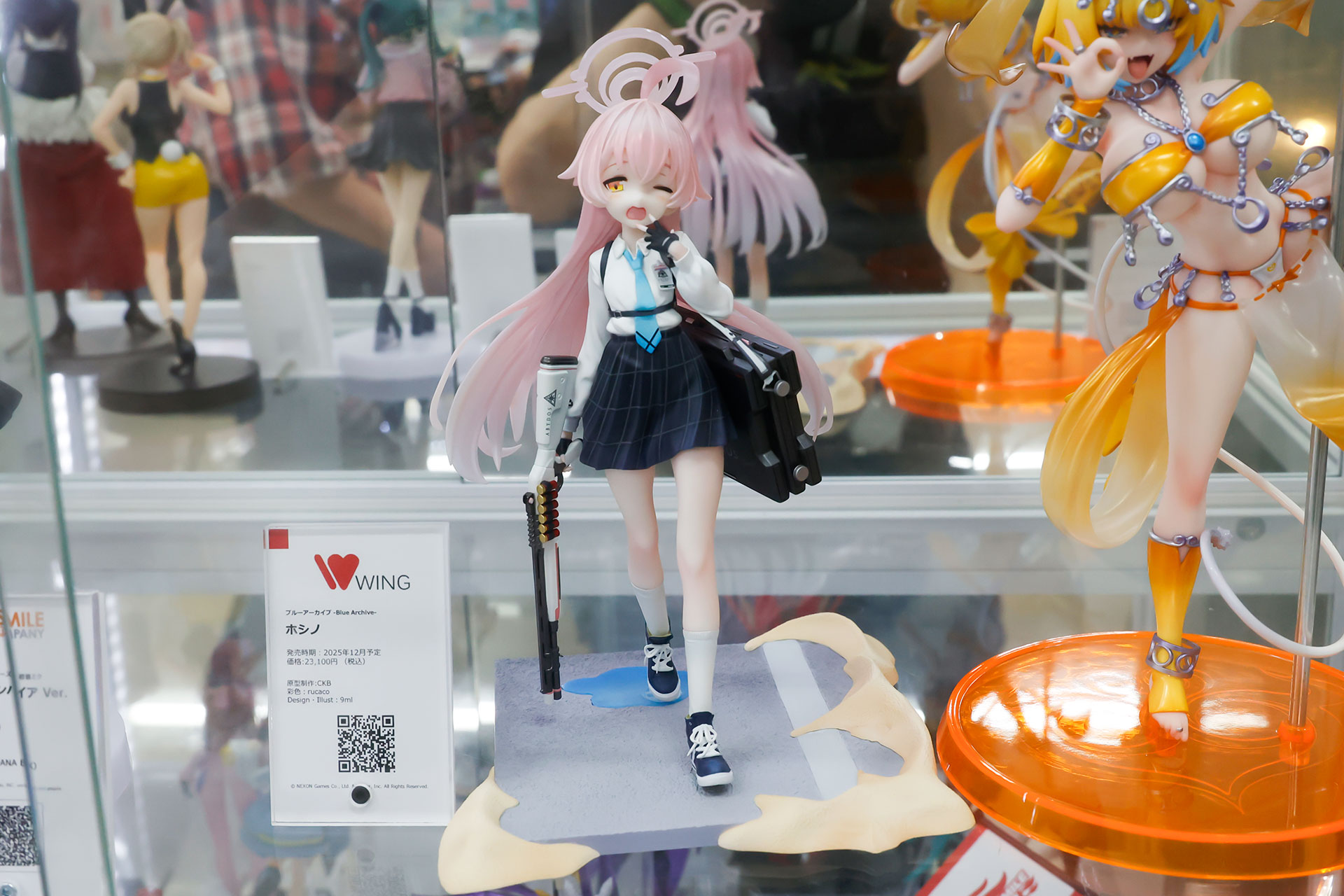 フィギュアの素材はPVCとABS、鉄で、台座部分を除く全高は約210mmだ