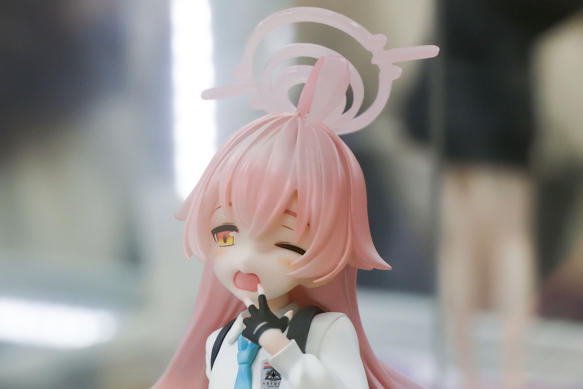 髪と肌の淡い色合いもキュートだ