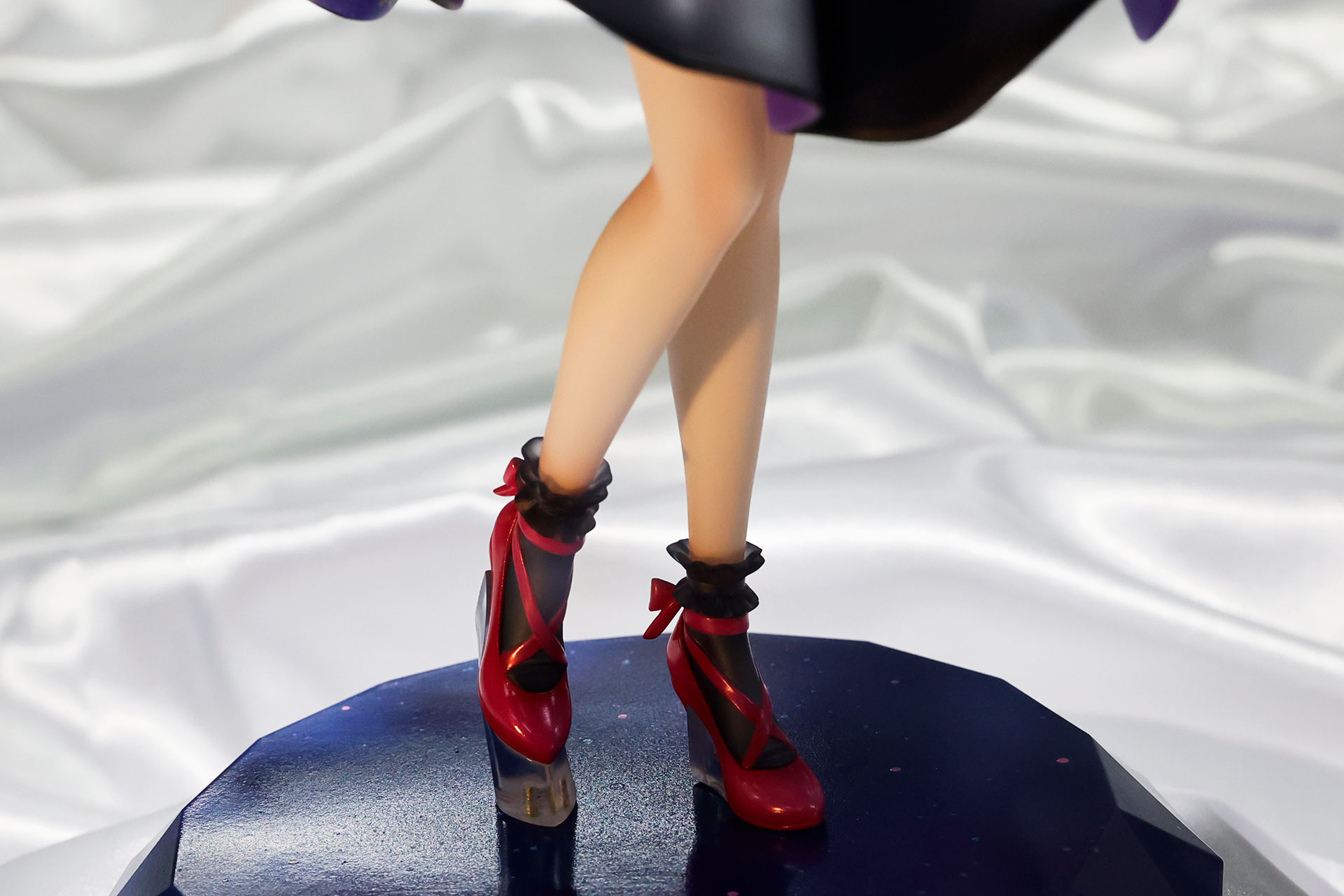 脚のポーズも素晴らしい