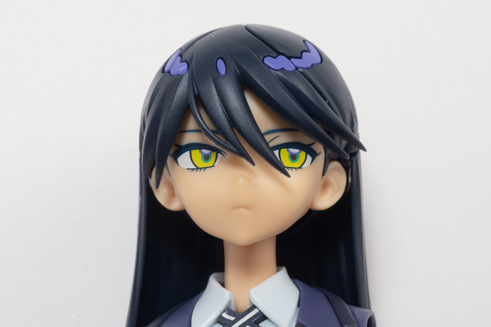まずはノーマルな顔の完成。涼やかな目元が印象的だ。タンポ印刷の質も非常に高い。