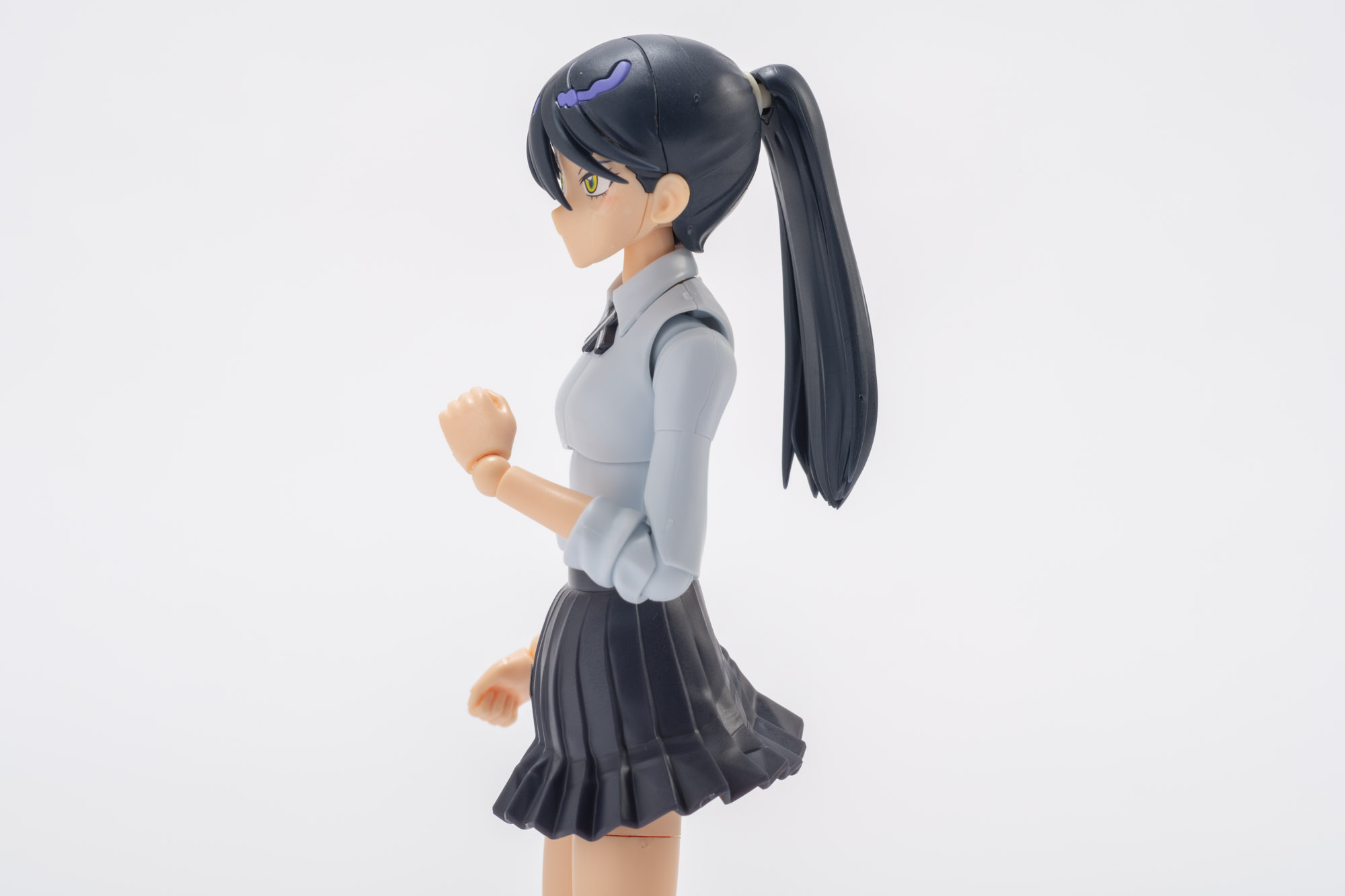 ポニーテールも可動するようになっている。