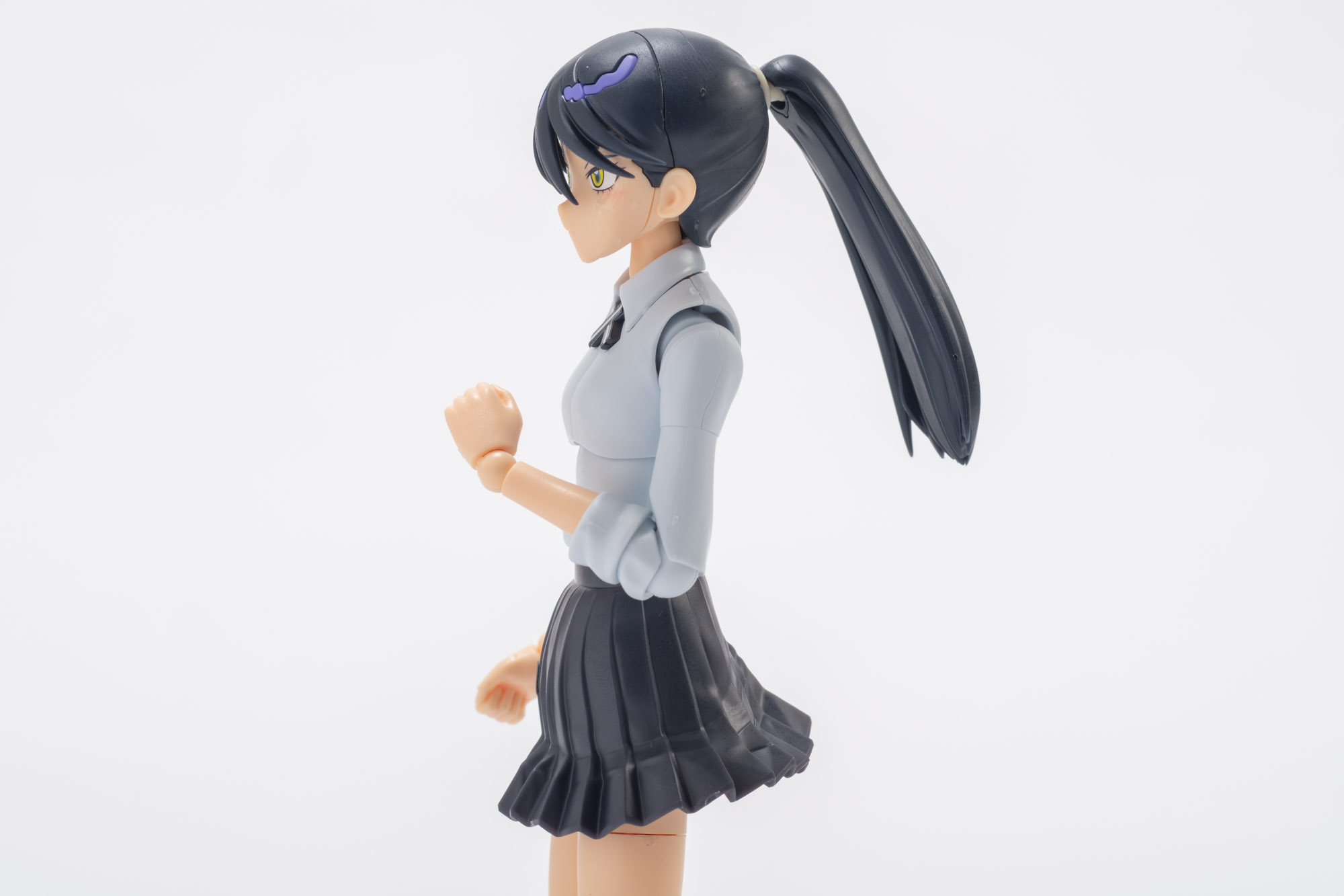 ポニーテールも可動するようになっている。