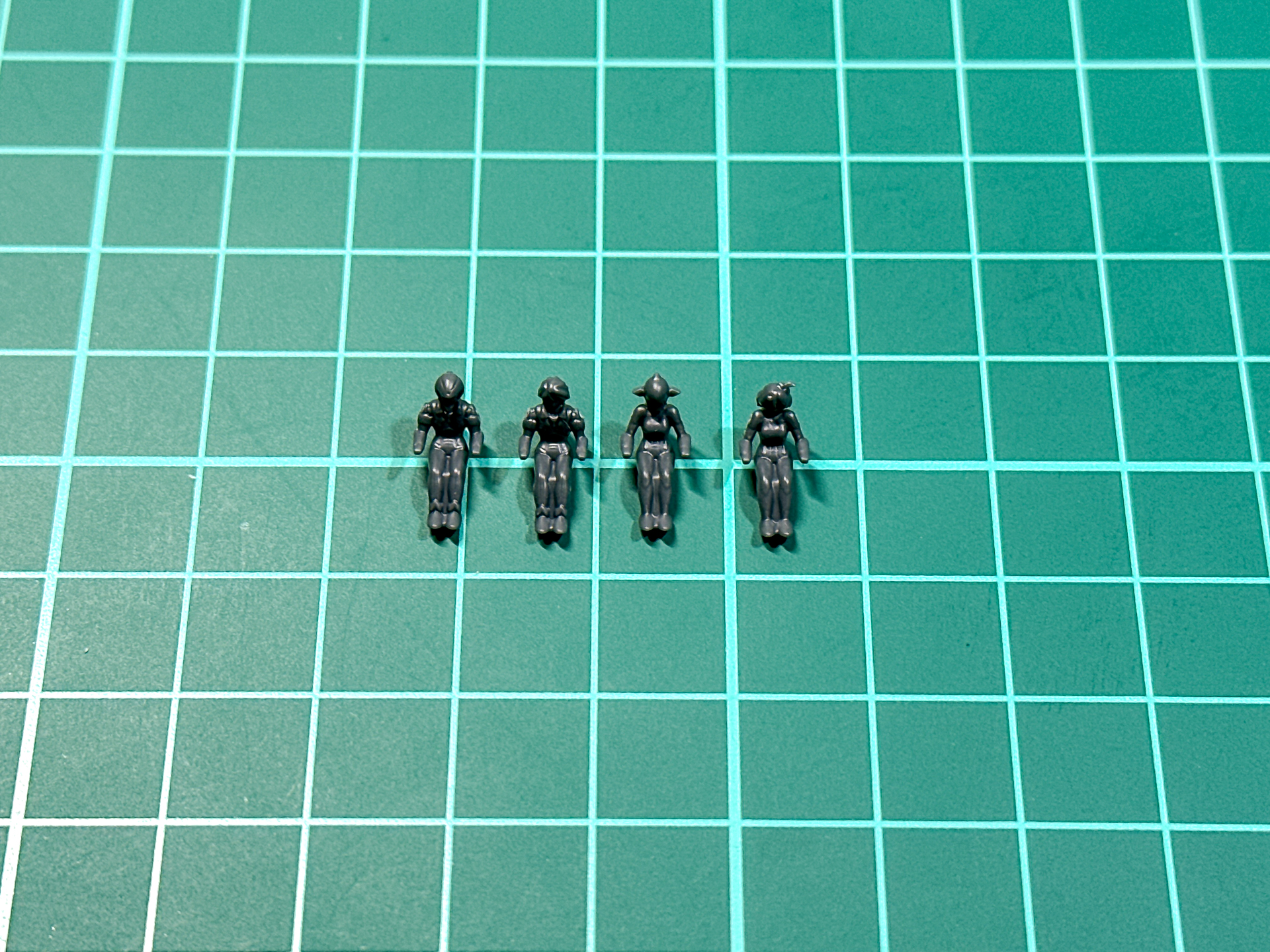 パイロットフィギュアは4種類から選択可能です。