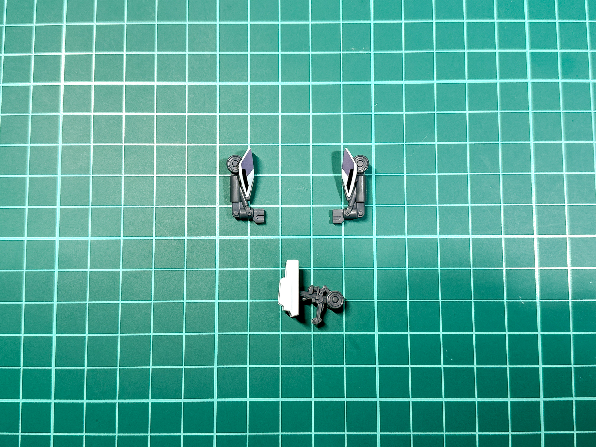 完成したランディングギア。一部色分けはシールによる色分けとなります。