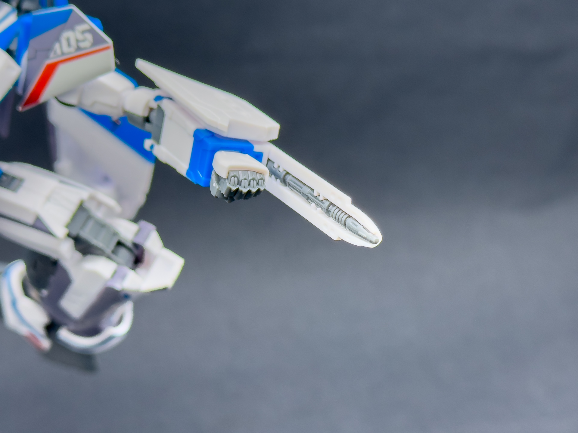ミニガンポッドは内側までしっかりとモールドが彫刻されています。