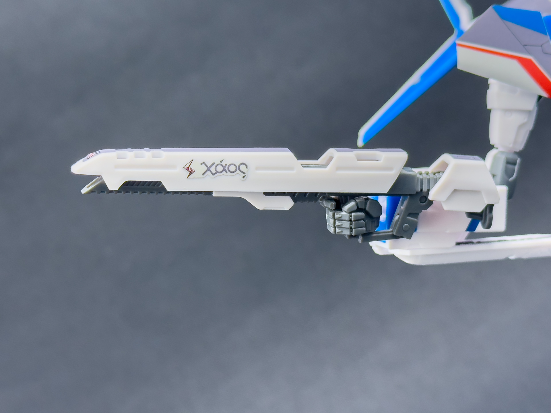 ガンポッドなどの文字マーキングはシールによる再現です。