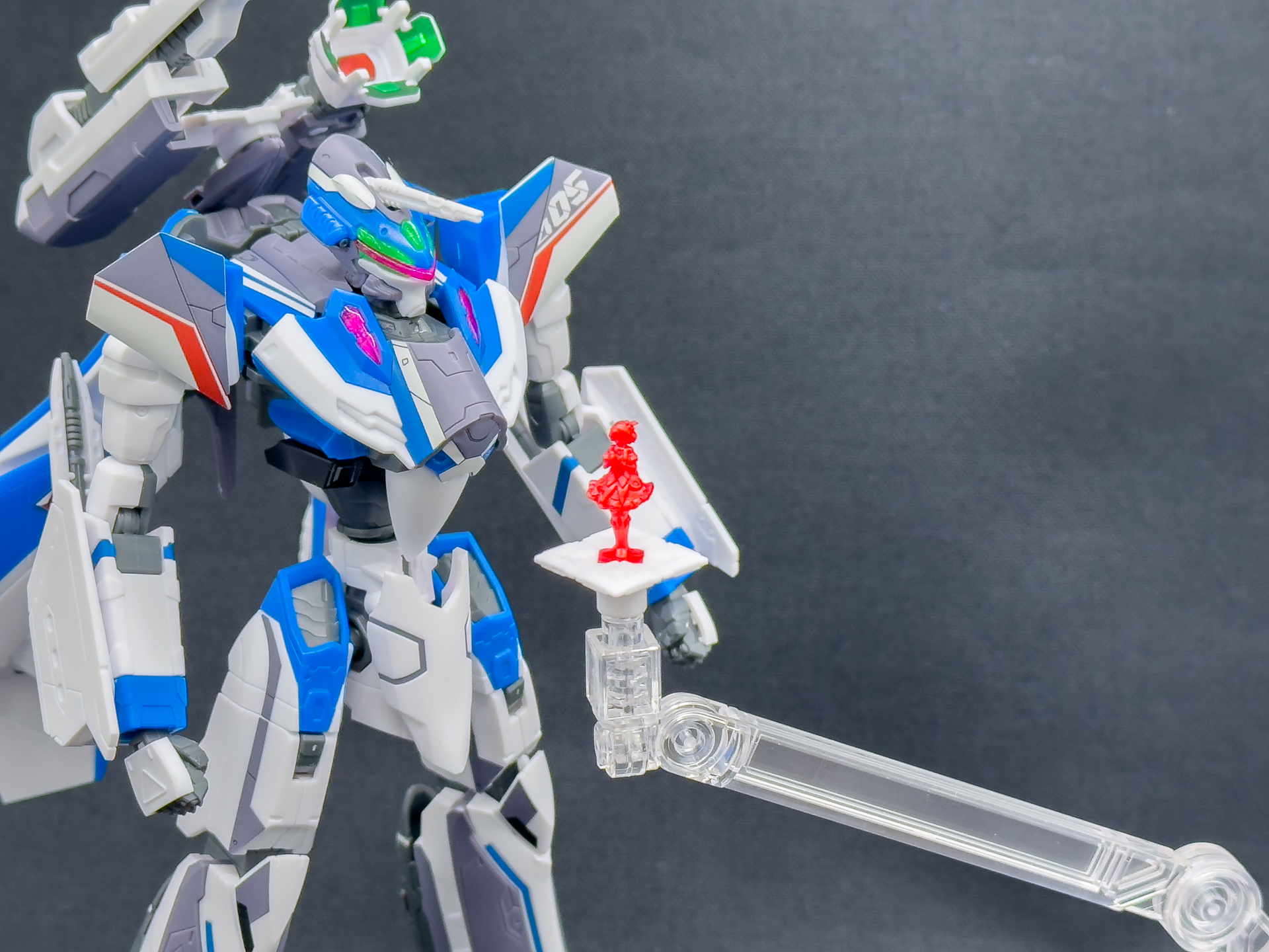 フレイア・ヴィオンは1/100スケールながら、フレイアだと分かる細かい造形です。