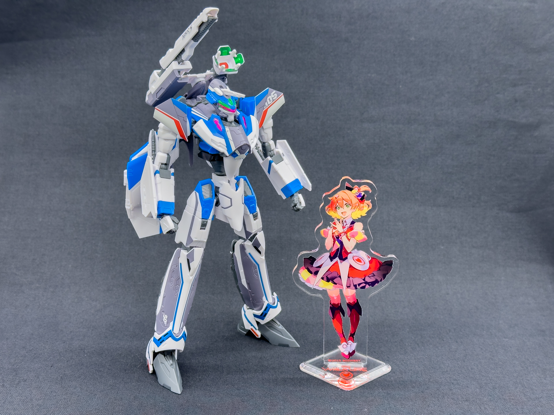 VF-31とアクリルスタンドはセットで展示することで世界観が広がります。