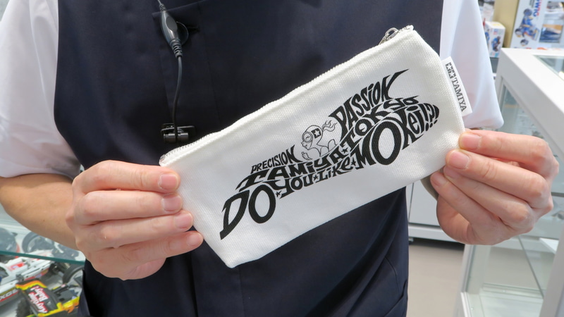 幅200mm×高さ100mmの大きさなので、ペン以外にも小物やツール類を入れるのにも使えそうだ