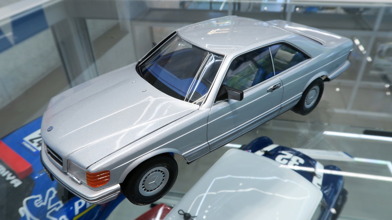「1/24 メルセデス・ベンツ 500 SEC」は2025年7月19日発売予定。価格は4,070円