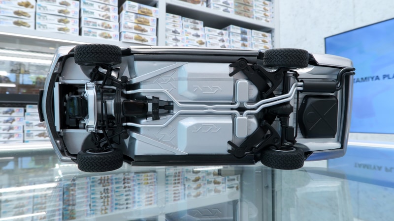 立体感あふれる構成のサスペンションをはじめ、駆動系やステアリング機構、排気系などもモデル化されたシャーシ下面