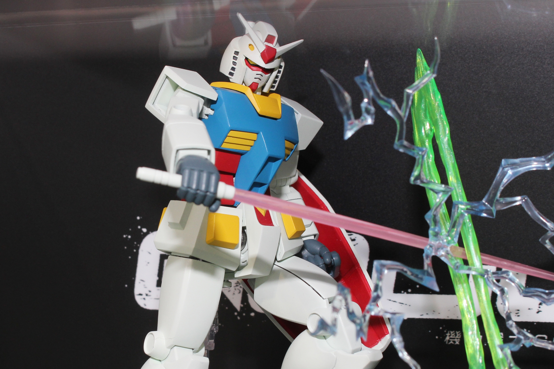 スマート過ぎず、ちょっと無骨さも感じられるガンダムだ