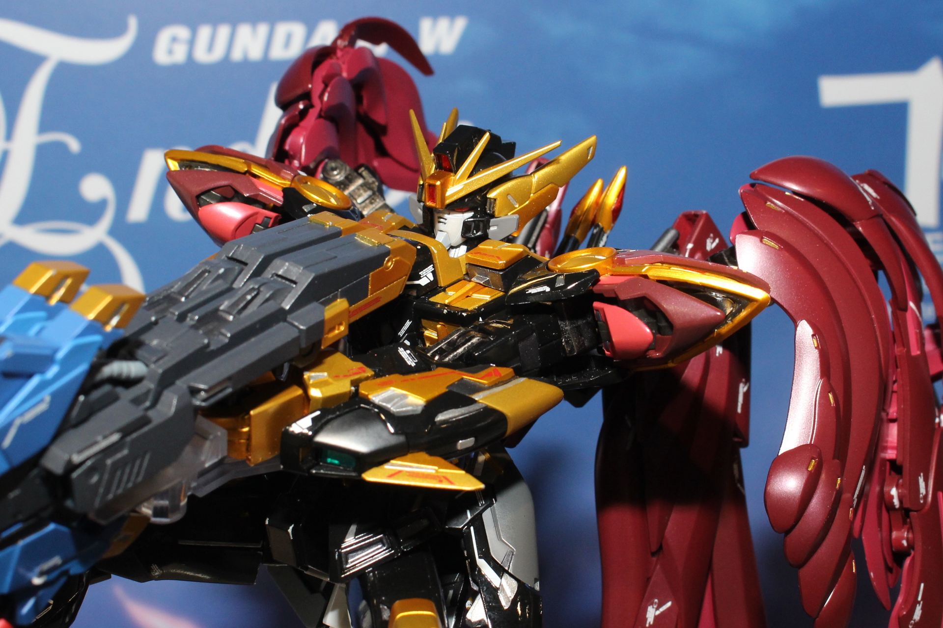 ガウェインのカラーで塗装されたウイングガンダムゼロ