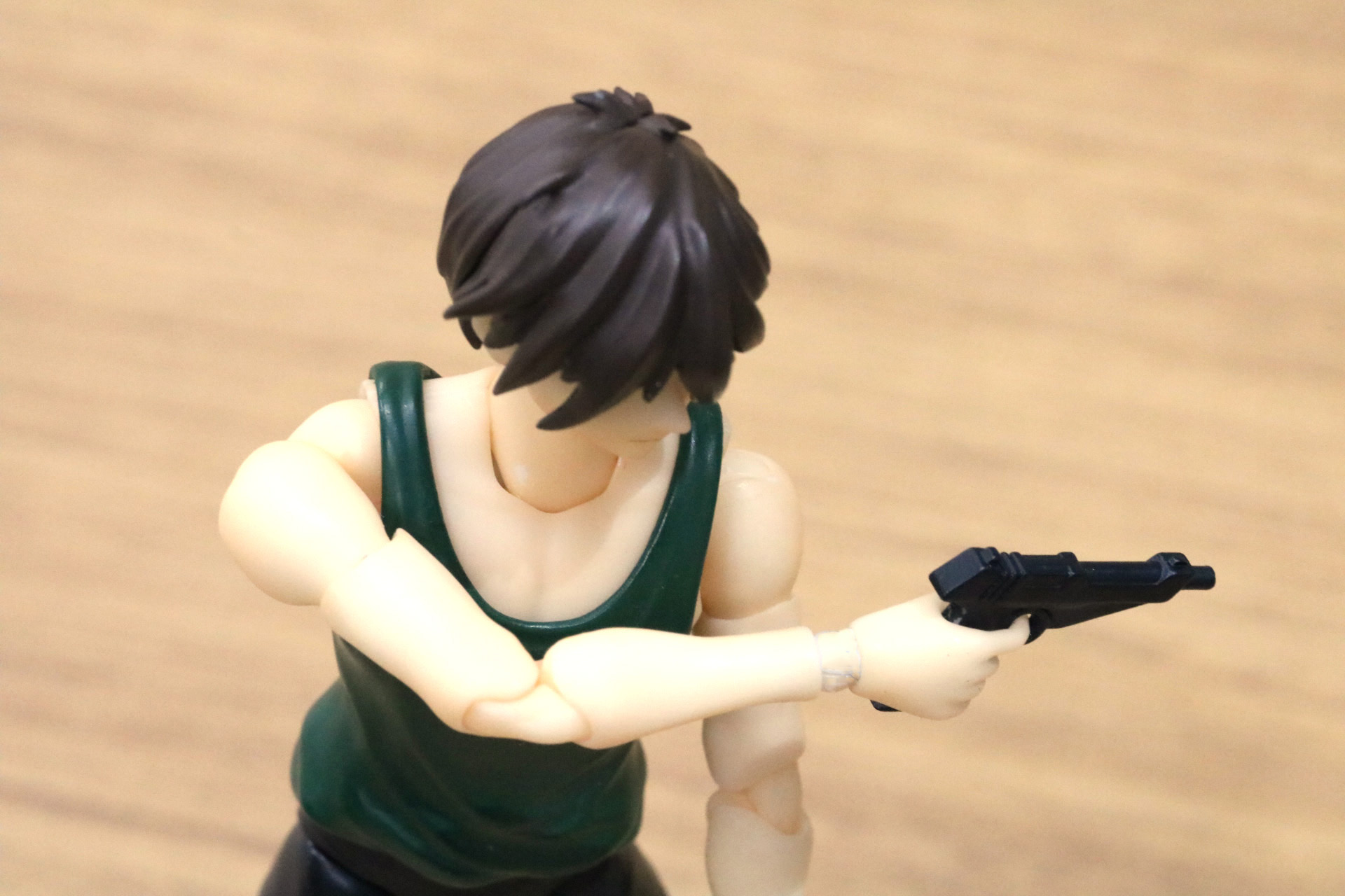 肩の引き出し機構で腕を大きく回すことが可能