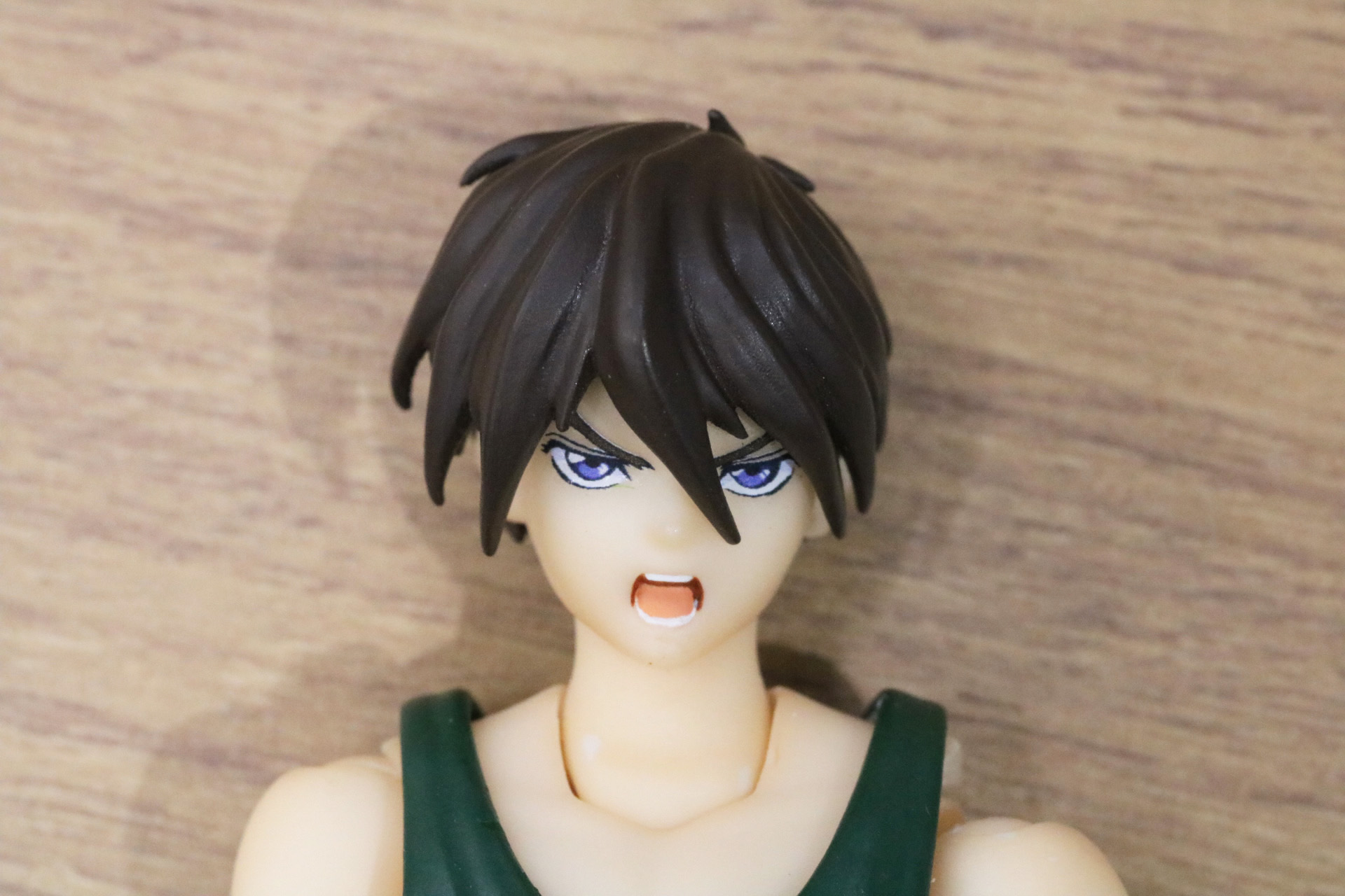 怒りをあらわにする表情