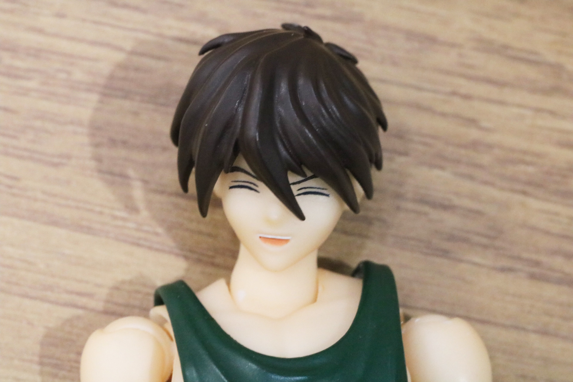 さわやかな笑顔を見せるヒイロ