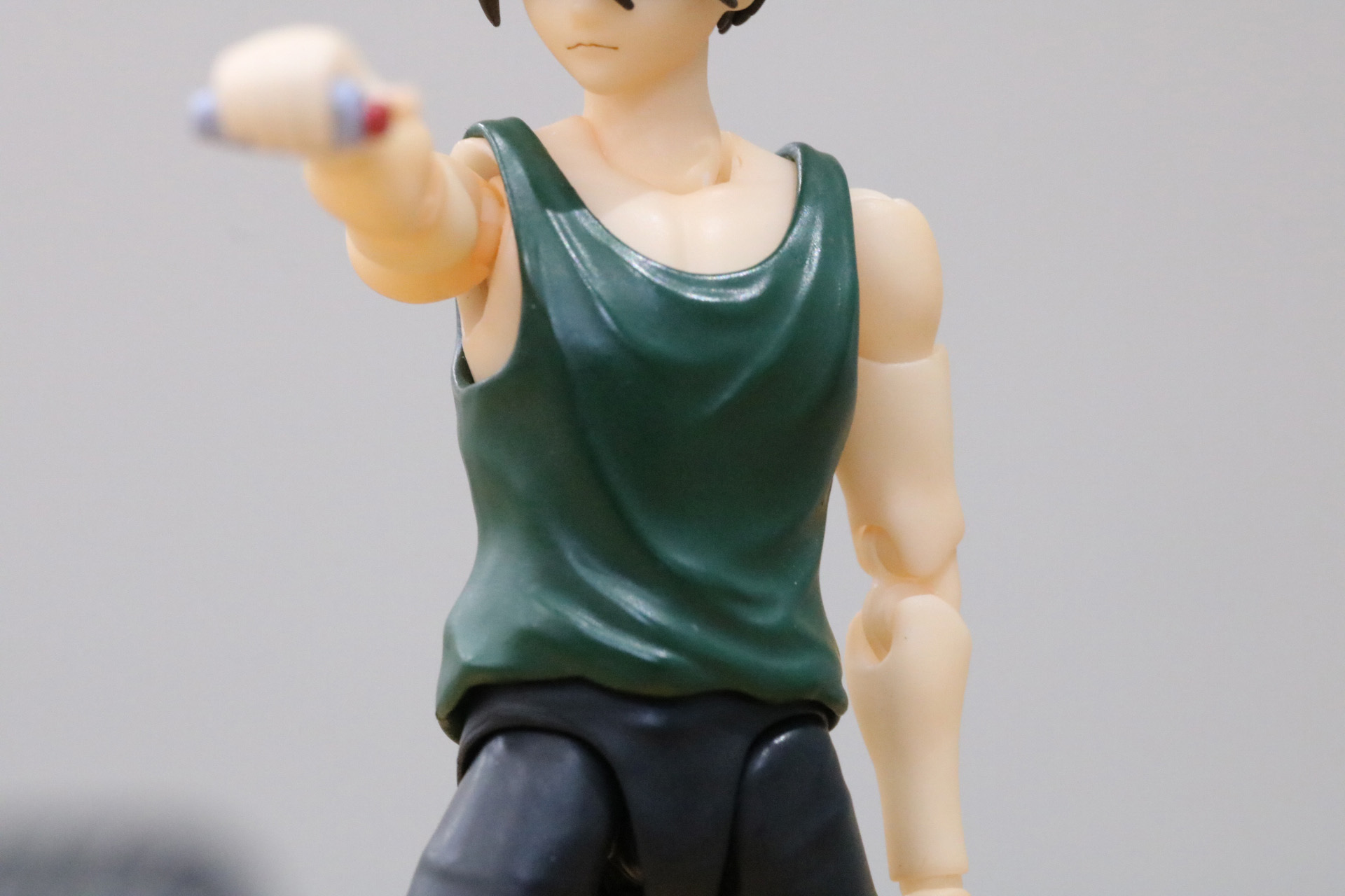 印象的なタンクトップは軟質素材を使用