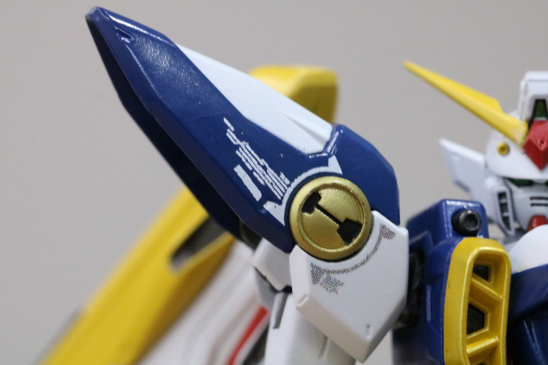 各部にマーキングが施され情報密度の高い外観に